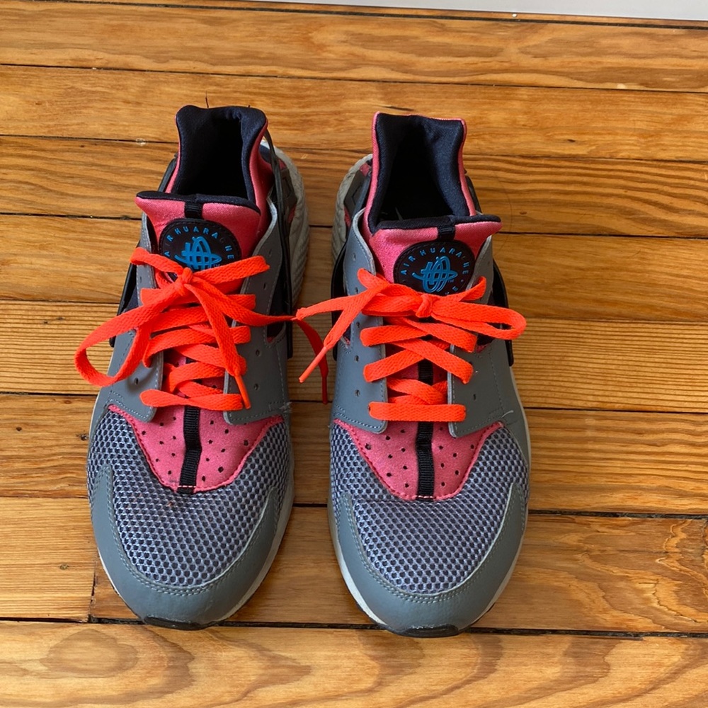 Nike Men's 11.5 Air Huarache Grey Crimson Lace Up Low Top